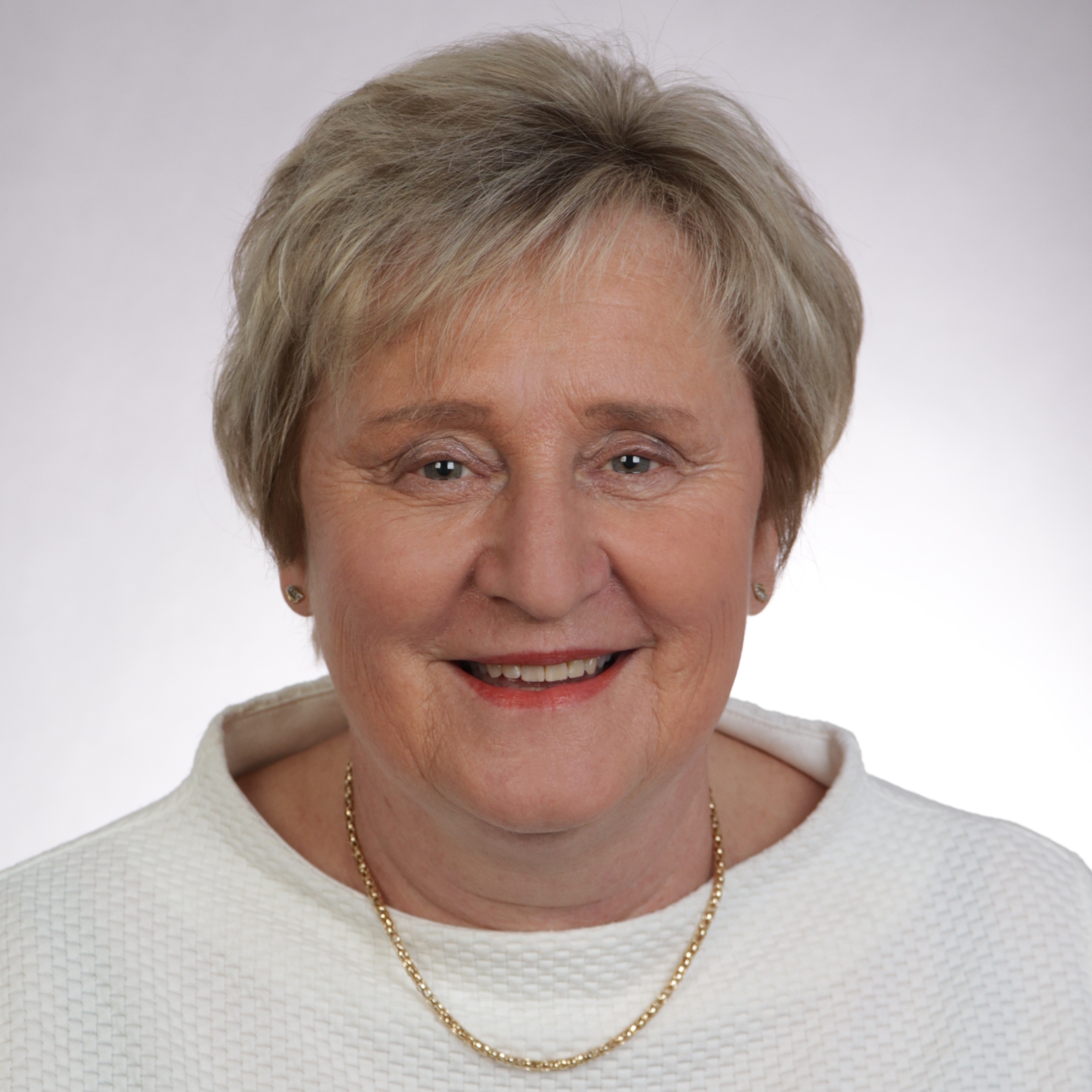 Porträt zeigt Präsidentin des Landesarbeitsgerichts Baden-Württemberg Dr. Betina Rieker