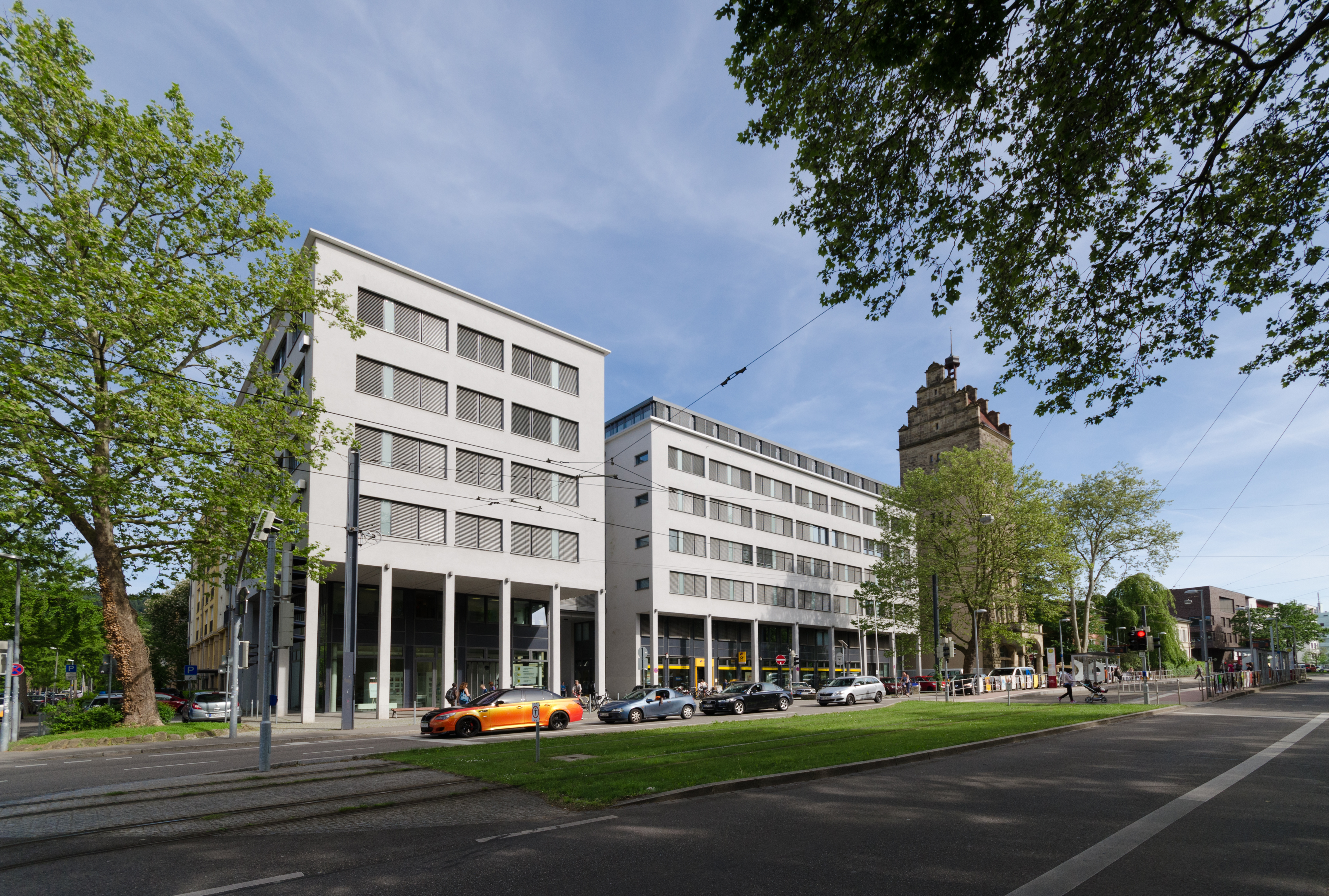 Das Bild zeigt das Gebäude des Landesarbeitsgerichts Baden-Württemberg in Freiburg